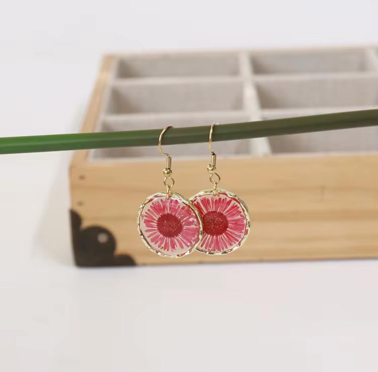 Scarlet-Daisy-earring.jpg