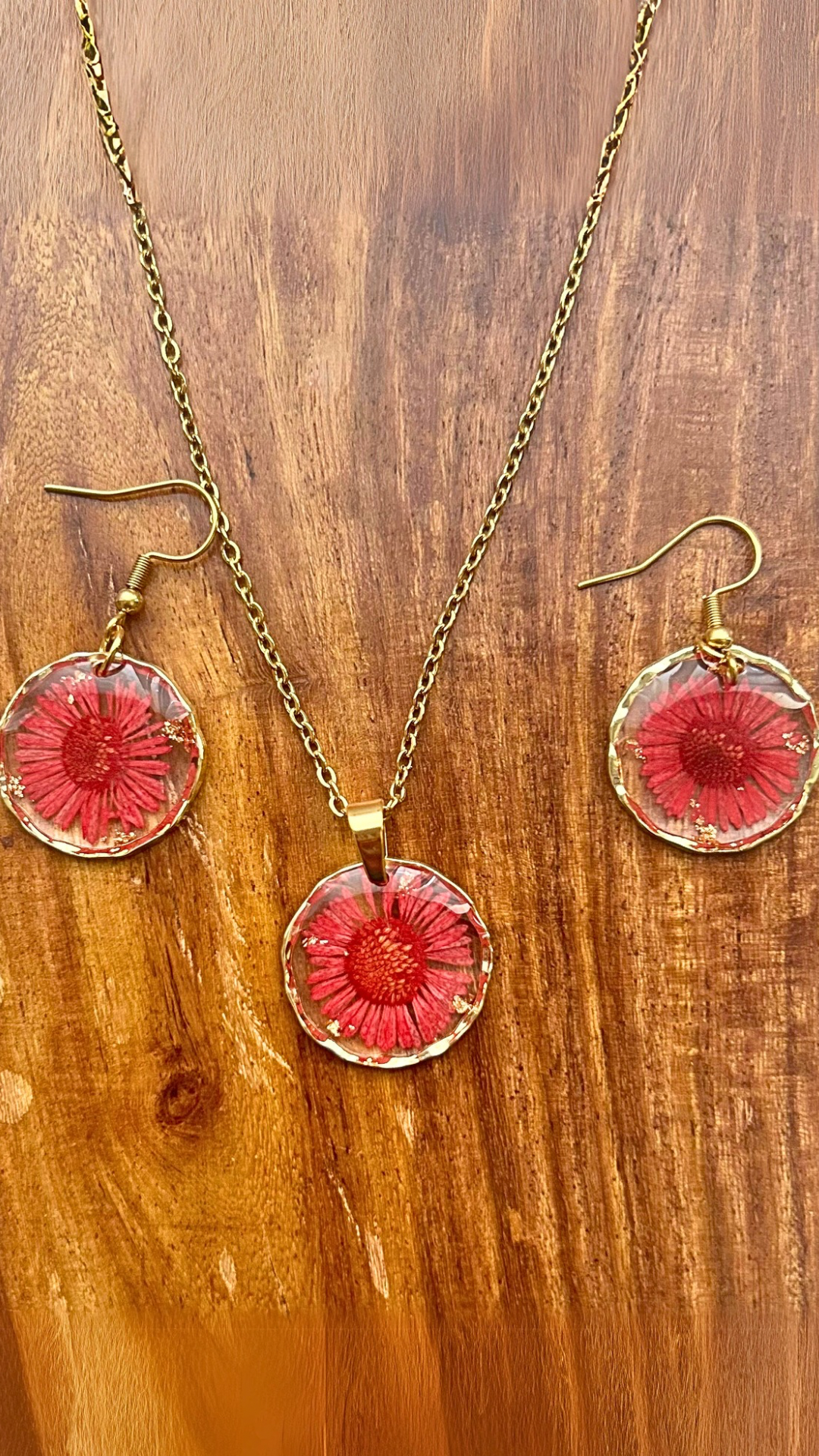 Scarlet Daisy Set