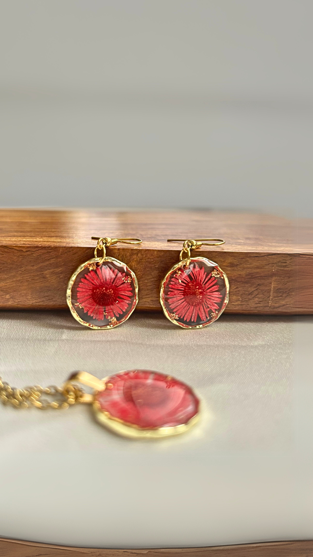 Scarlet Daisy Set