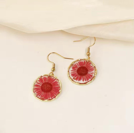 Scarlet-Daisy-earring.jpg