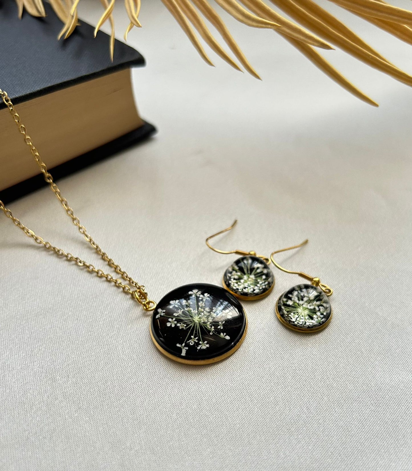 Fairy Noir Gold Necklace and Earring